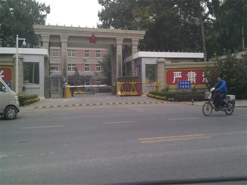 北京石景山民兵訓練基地-巖棉板施工